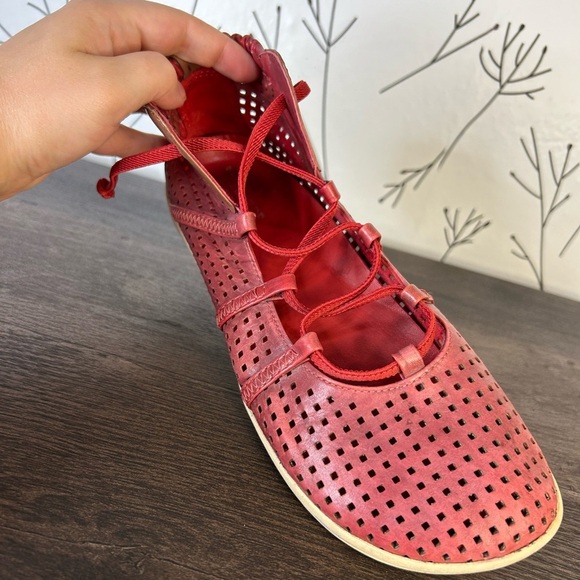 Regarde le Ciel Leather Slip Ons - Picture 2 of 8